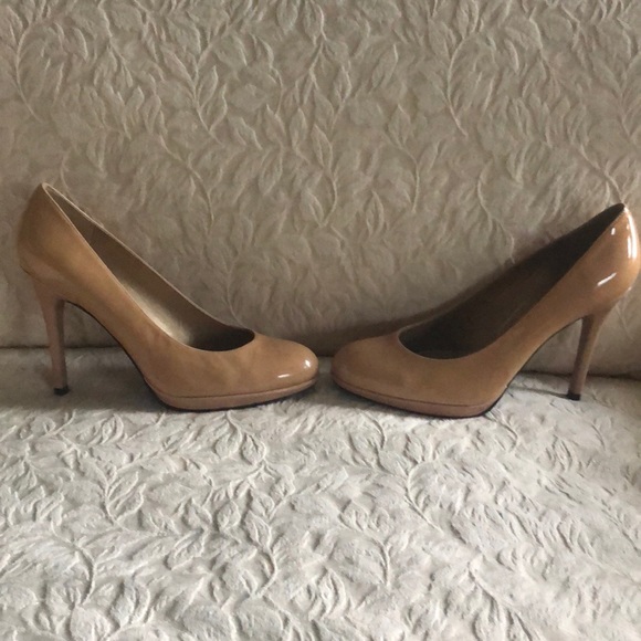 Stuart Weizman Adobe Aneline Pumps - Picture 7 of 10